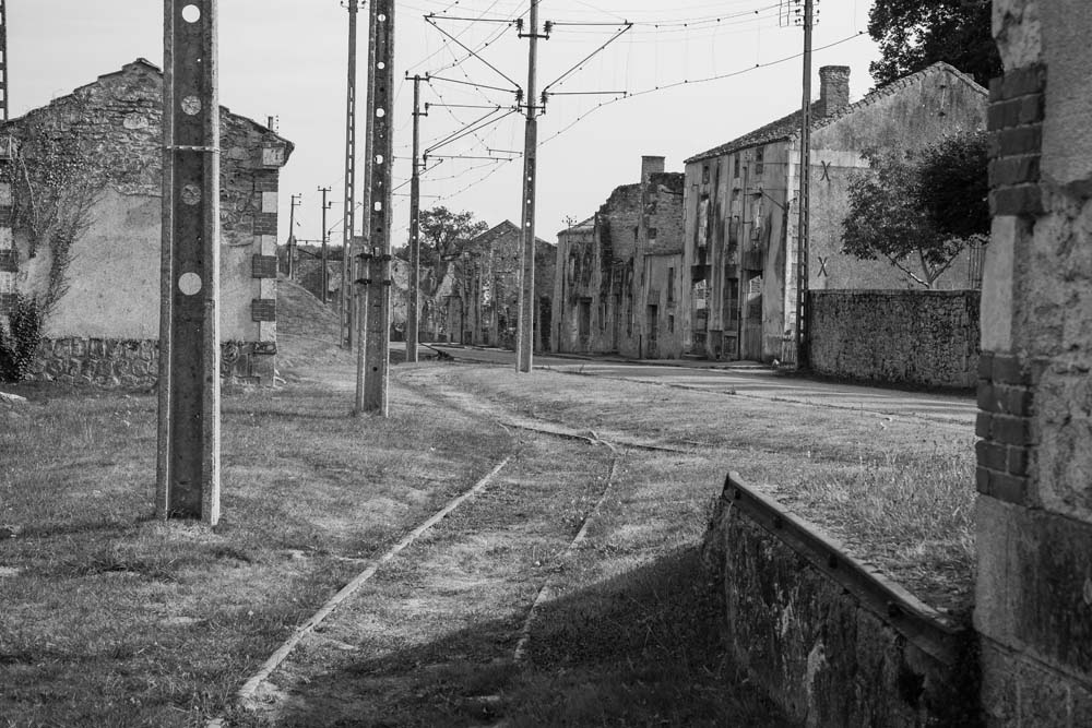 オラドゥール=シュル=グラヌ。人の気配を感じない、無にされた空間・・・