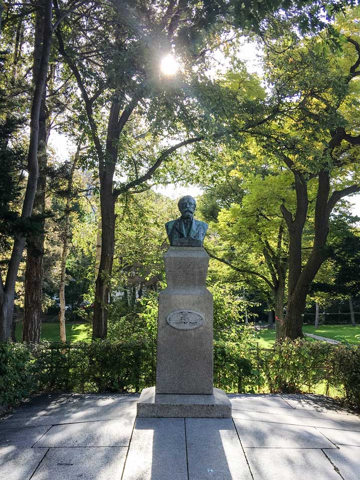 クラーク博士の胸像